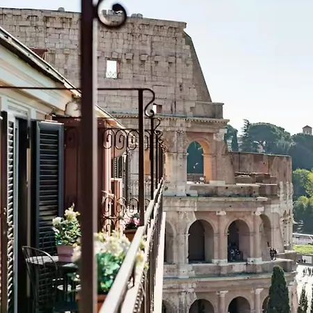 Apartment Spacious Penthouse With Stunning Views Of Historic Landmarks