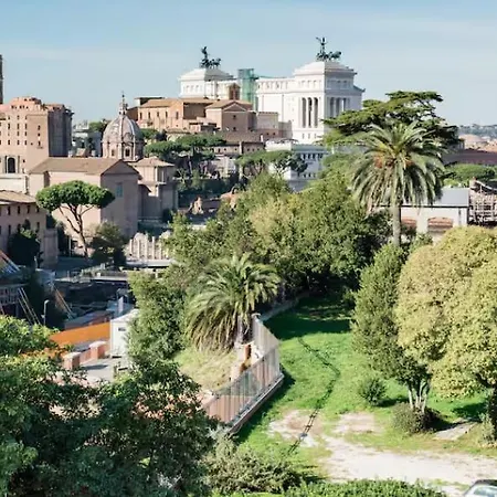 Spacious Penthouse With Stunning Views Of Historic Landmarks Appartement Rome
