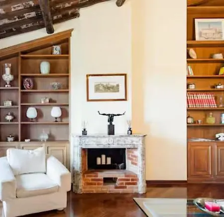 Spacious Penthouse With Stunning Views Of Historic Landmarks *