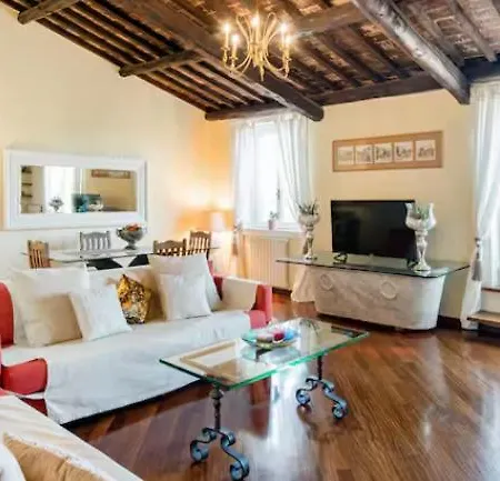 Spacious Penthouse With Stunning Views Of Historic Landmarks Appartement