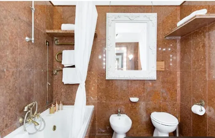 Spacious Penthouse With Stunning Views Of Historic Landmarks *