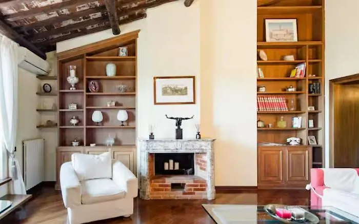 Spacious Penthouse With Stunning Views Of Historic Landmarks *