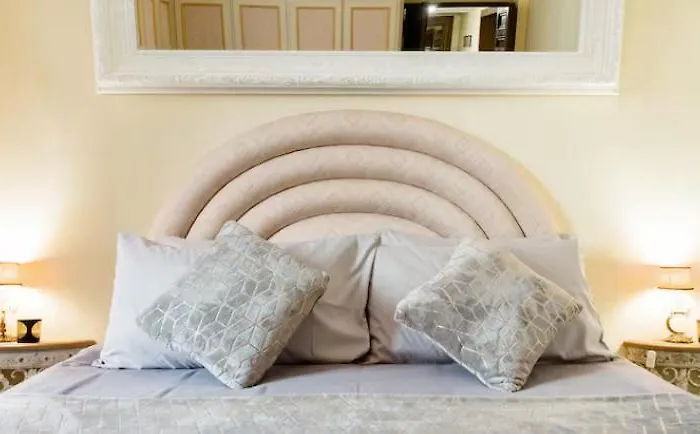 Daire Spacious Penthouse With Stunning Views Of Historic Landmarks *