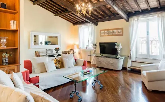 Spacious Penthouse With Stunning Views Of Historic Landmarks Daire